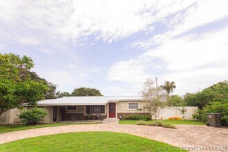 Building Photo - 938 Arlington Dr