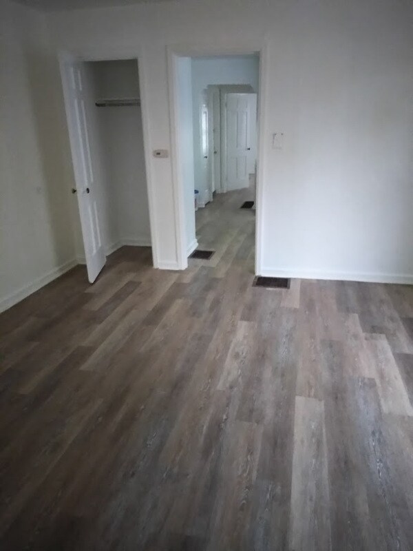 Foto del edificio - 235-237 E Hillcrest Ave