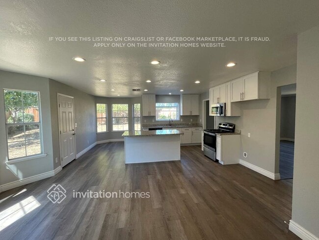 Building Photo - 850 Thetford Pl