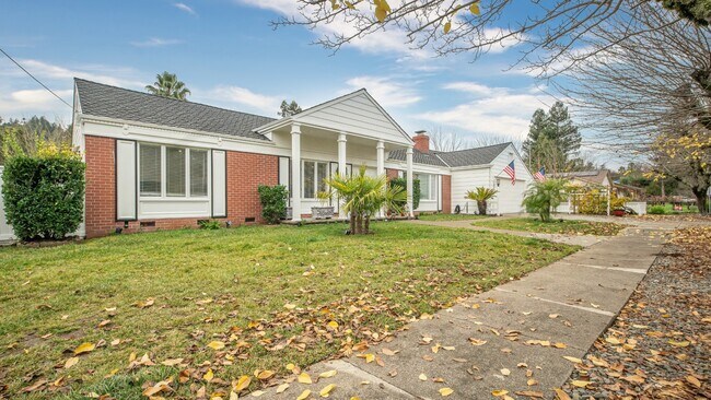 Foto del edificio - 1819 Cedar St