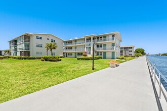 Building Photo - 850 Horizon St E