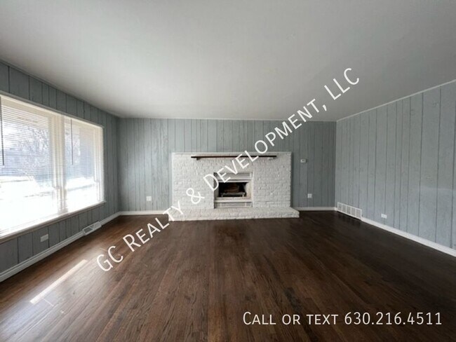 Foto del edificio - 22W220 Burr Oak Dr