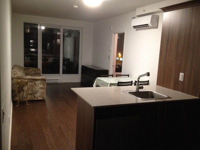 Photo du bâtiment - 1205 Rue Mackay