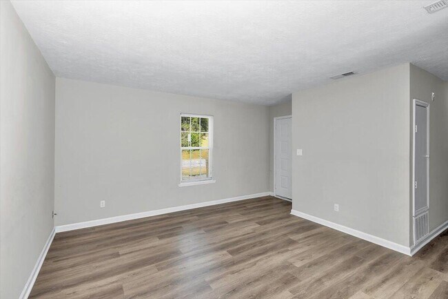 Building Photo - 2114 Vandivere Rd