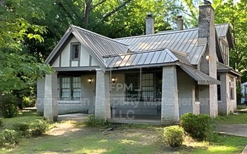 Building Photo - 851 Hale Rd