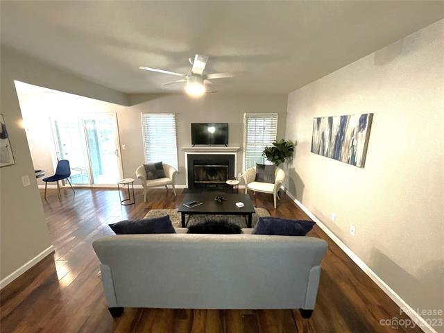 Foto del edificio - 19831 Henderson Rd