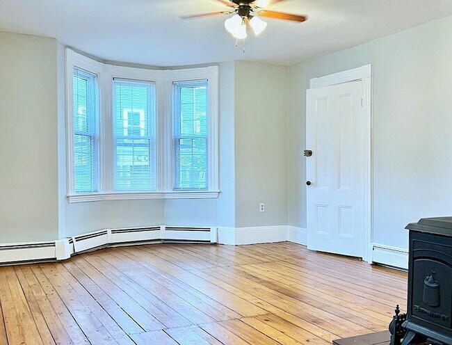 Las imágenes son muestras representativas de la unidad anunciada. En algunos casos, las unidades reales que visita... - 66 Walden St