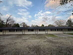 Building Photo - 116 6th Ave