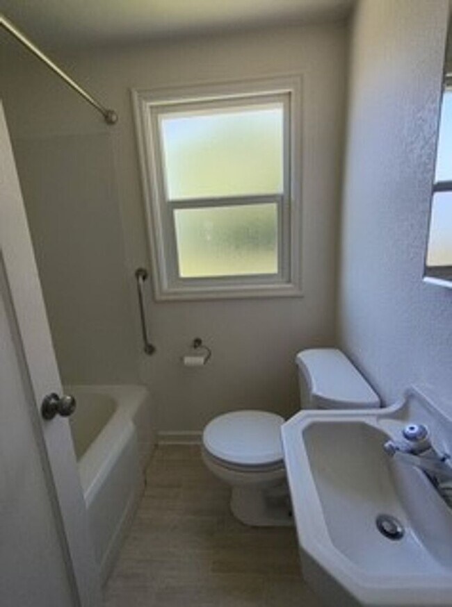 Building Photo - Adorable 2 Bedroom 1 Bath House With A Large Bonus Room