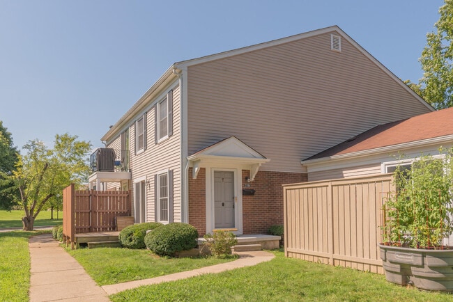 Building Photo - 2704 Glenbridge Ct