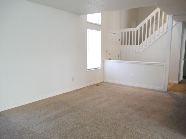 Foto del edificio - 4 bed/2.5 bath home