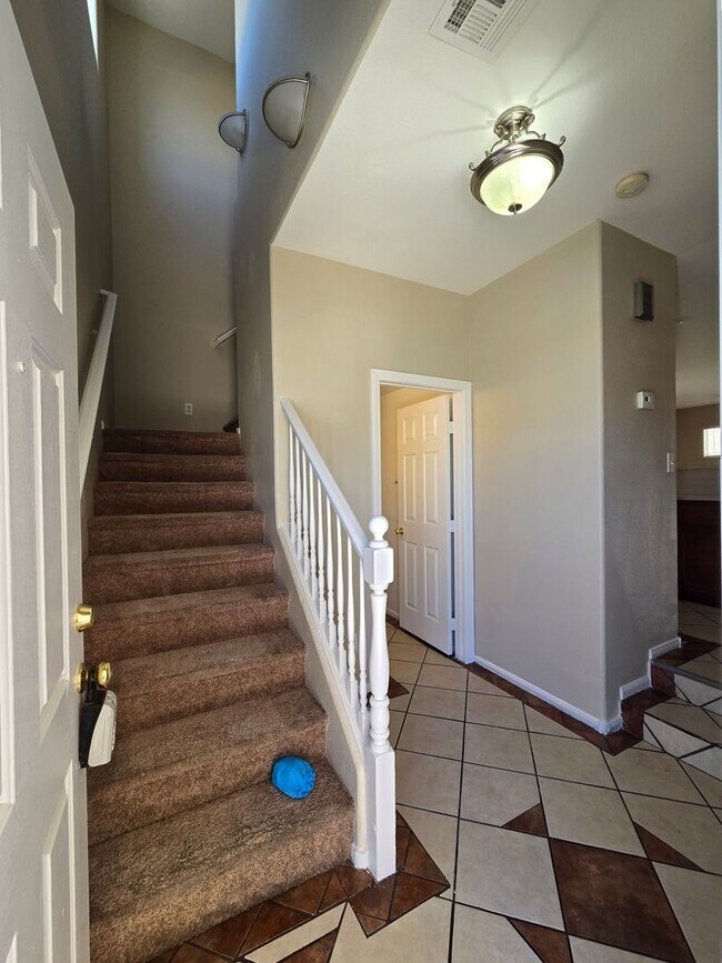 Foto del edificio - A Fabulous 3 Bed, 2.5 Bath, 2 Story Home W...
