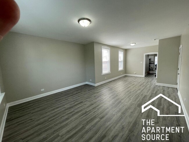 Building Photo - 5319 W Fullerton Ave