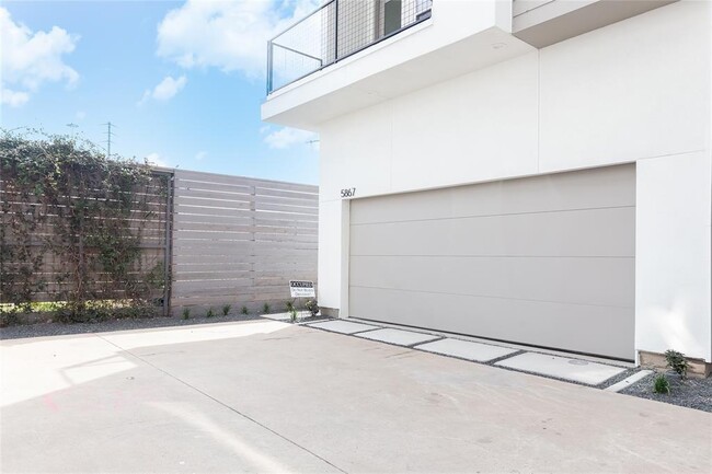 Foto del edificio - 5867 E Post Oak Ln