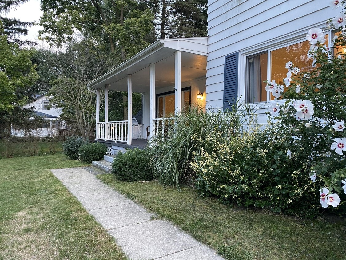 244 Grove St, Coopersville, MI 49404 House Rental in Coopersville, MI