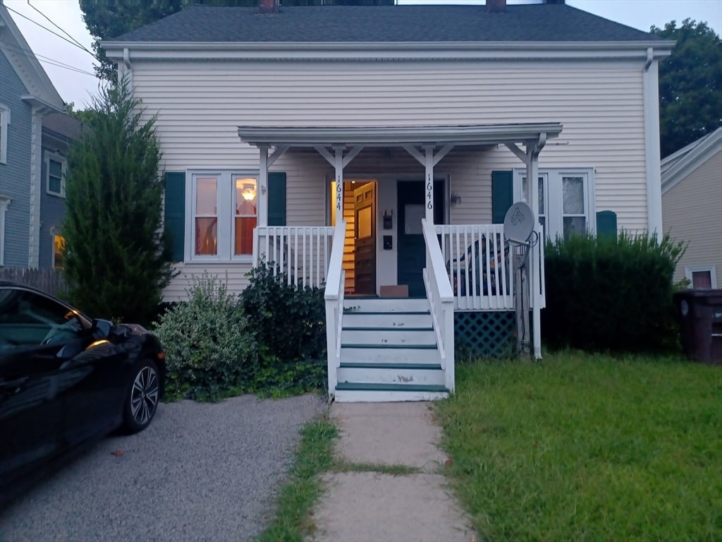 Primary Photo - 1644 Commercial St