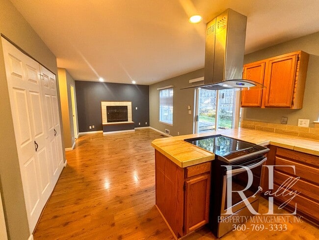 Building Photo - Stunning 3-Bed, 2.5-Bath Home in Prime Location – Fully Remodeled with Modern Upgrades!