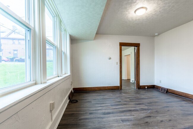 Foto del edificio - 466 Hays Ave