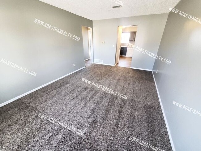 Building Photo - 2nd Floor Apartment w/Balcony in Spring Hi...
