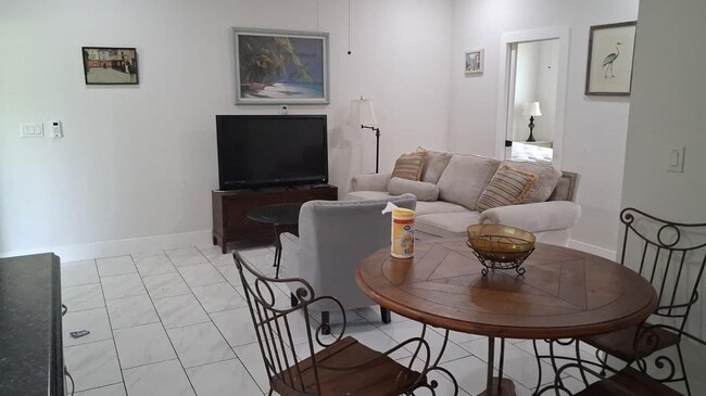 Foto del edificio - 3408 Douglas St