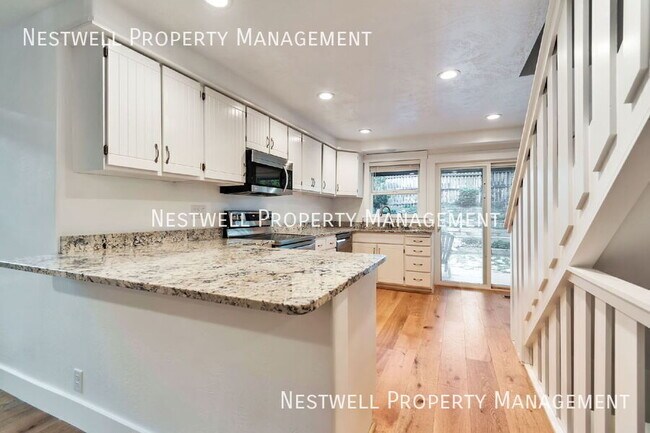 Building Photo - 3656 E Summerhill Dr