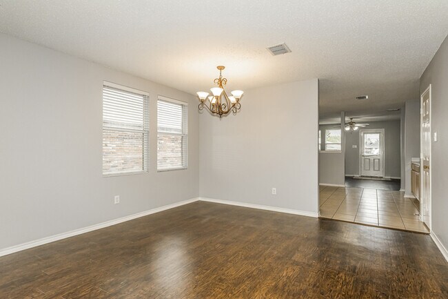Foto del edificio - 16125 Windsong Ct