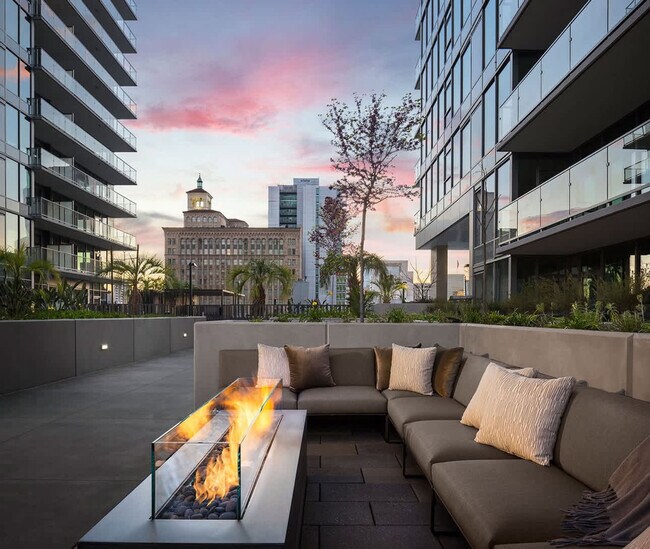 Foto del edificio - 702 Broadway