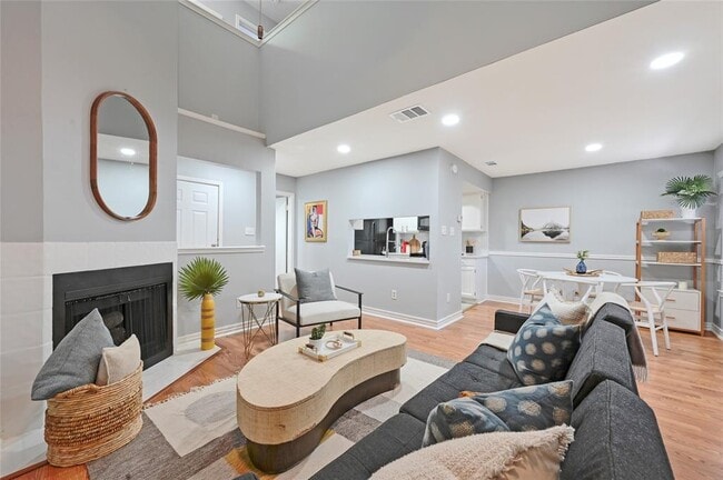 Building Photo - 512 Eberhart Ln