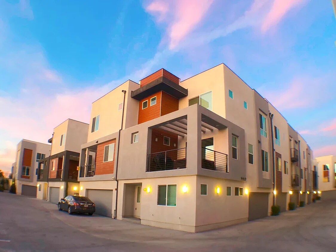 Foto principal - 8435 Tweedy Ln