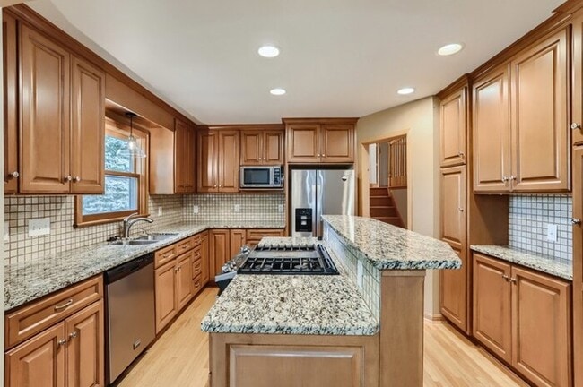 Building Photo - 121 Ridgeview Drive