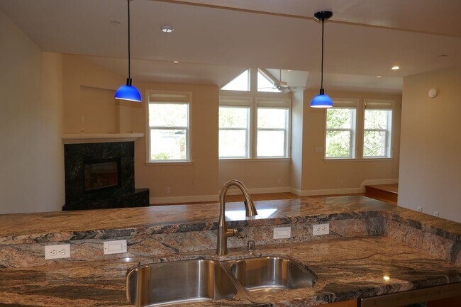 Foto del edificio - IMMACULATE MULTI-LEVEL HOME BUILT IN 2002 ...