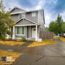 Building Photo - 1539-1541 Amethyst St SE