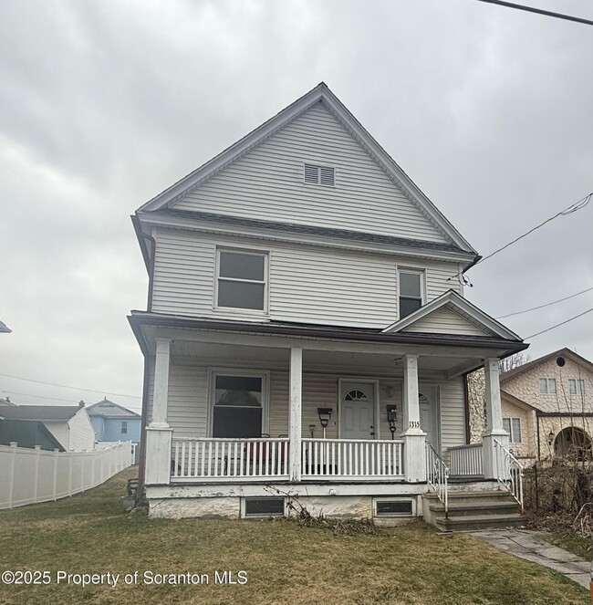 Building Photo - 1315 Farr St
