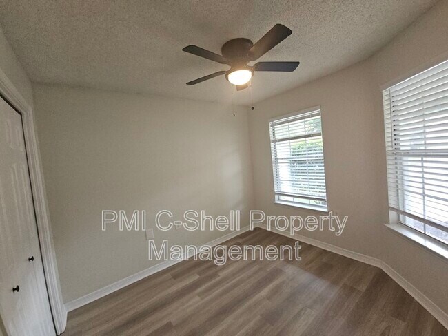 Foto del edificio - 111 Wildflower Ln