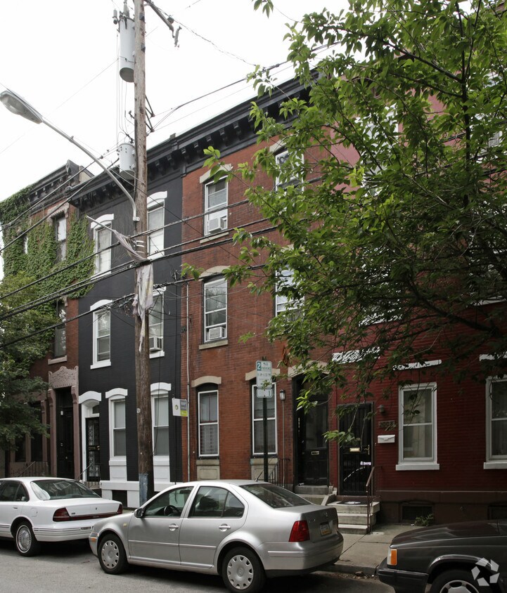 Building Photo - 2006 Bainbridge St