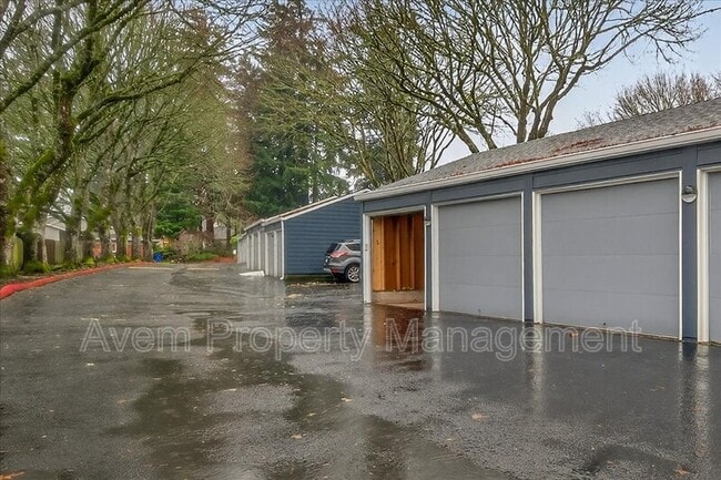 Building Photo - 12600 SE Freeman Way