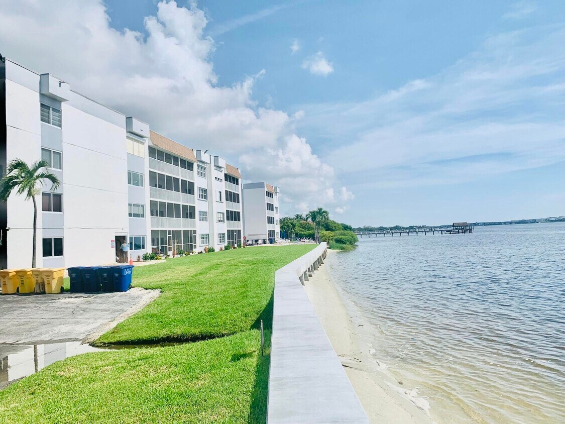 Foto principal - 1516 S Lakeside Dr