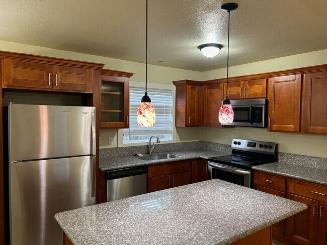 Foto del edificio - Updated Spacious Home!