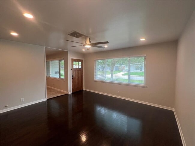 Building Photo - 5417 De Milo Dr