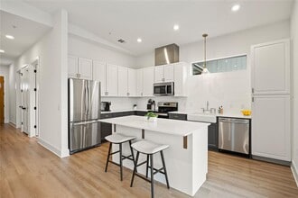 Building Photo - 4704 Sunset Trail