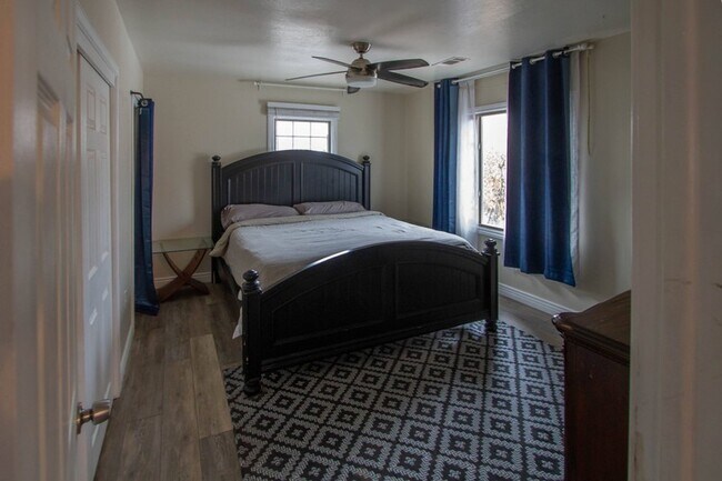 Foto del edificio - 1679 Fowler Ave