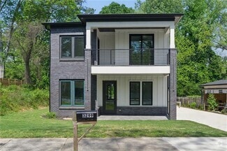 Building Photo - 3299 Sims St