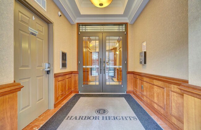 Building Photo - AMAZING Condo w/TWO Reserved Parking Space...