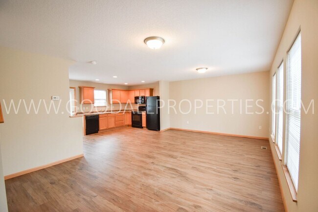 Building Photo - $1550 for the first 6 months! 2 Bedroom, 2...