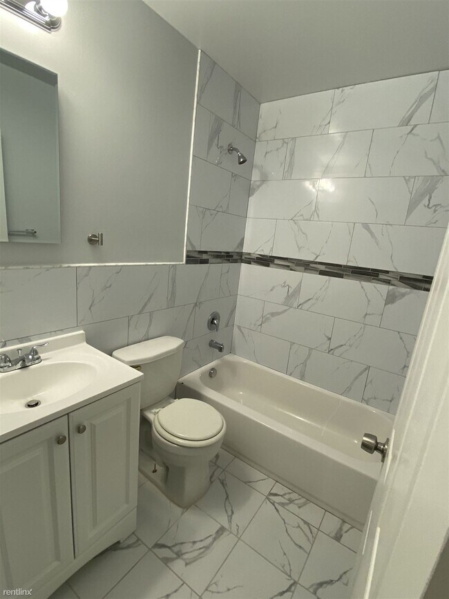 Building Photo - 3 br, 2 bath Duplex - 20 Mission St Unit 1 1