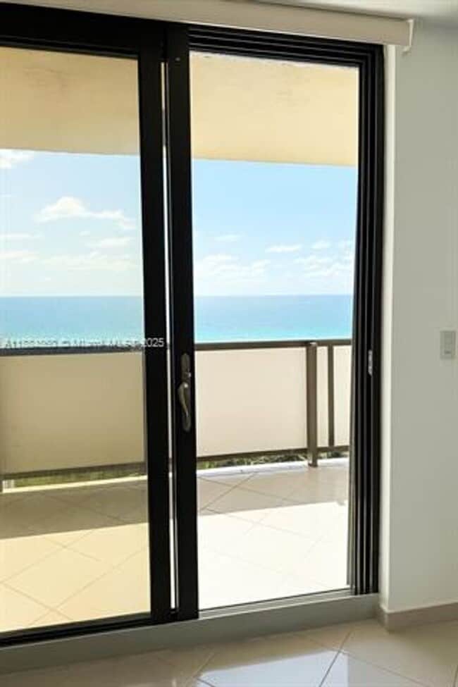 Photo - 1623 Collins Ave Apartment