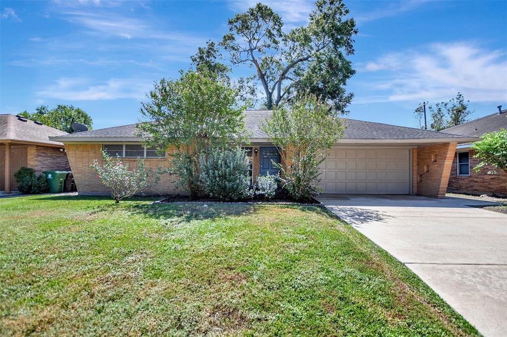 Primary Photo - 4021 Silverwood Dr