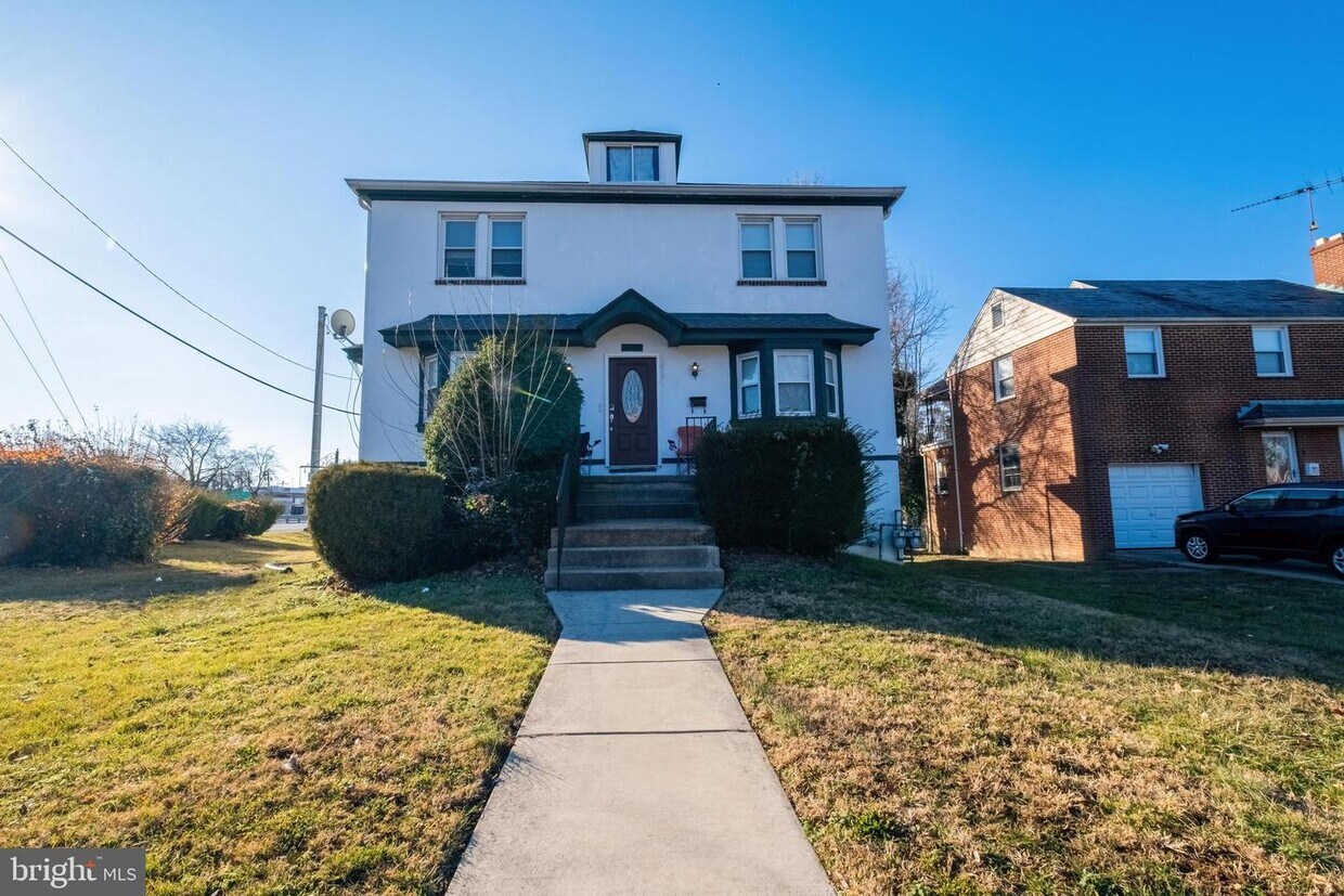 700 Charing Cross Rd, Baltimore, MD 21229 House Rental in Baltimore