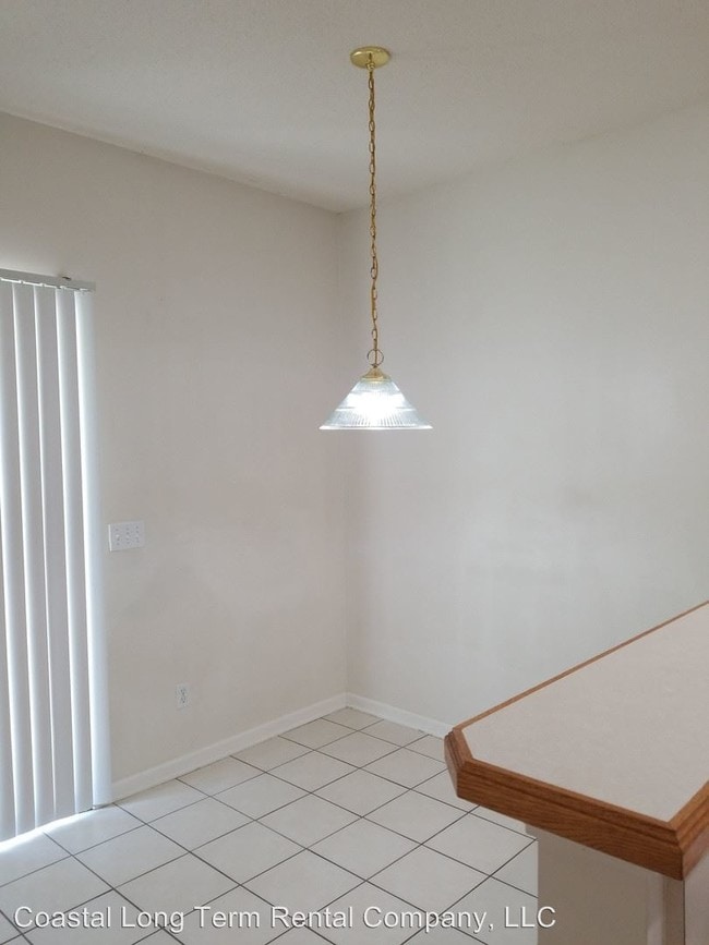 Building Photo - 4 br, 3.5 bath House - 216 University Parkway