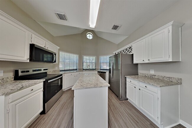 Building Photo - 2919 Double Lake Dr